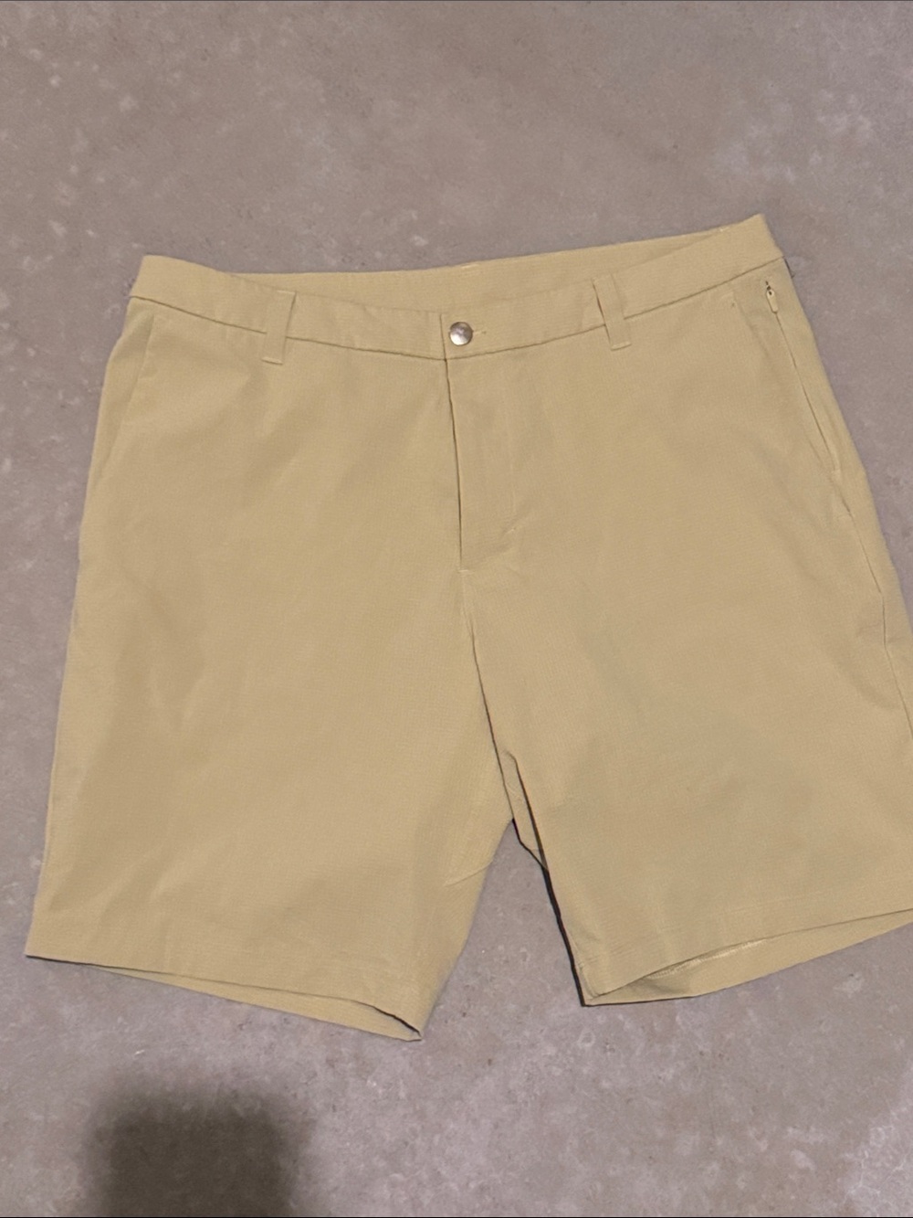 lululemon athletica Men's Light Yellow Flat-Front Shorts Size 36